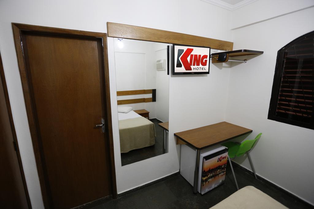 Quarto Duplo com Uma Cama de Casal